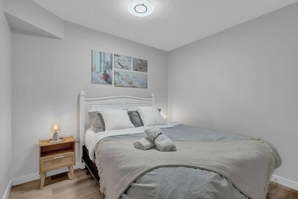 Modernsuite*Nearairport*2Queens*2Bedroom*Fullkitchen Edmonton Exterior foto