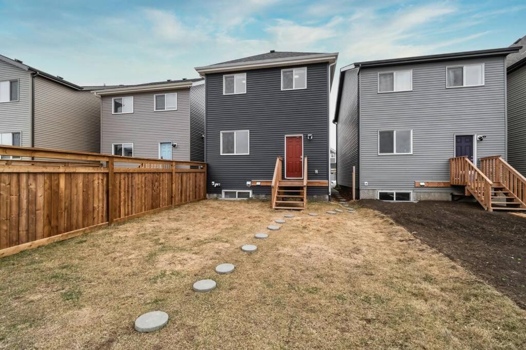 Modernsuite*Nearairport*2Queens*2Bedroom*Fullkitchen Edmonton Exterior foto